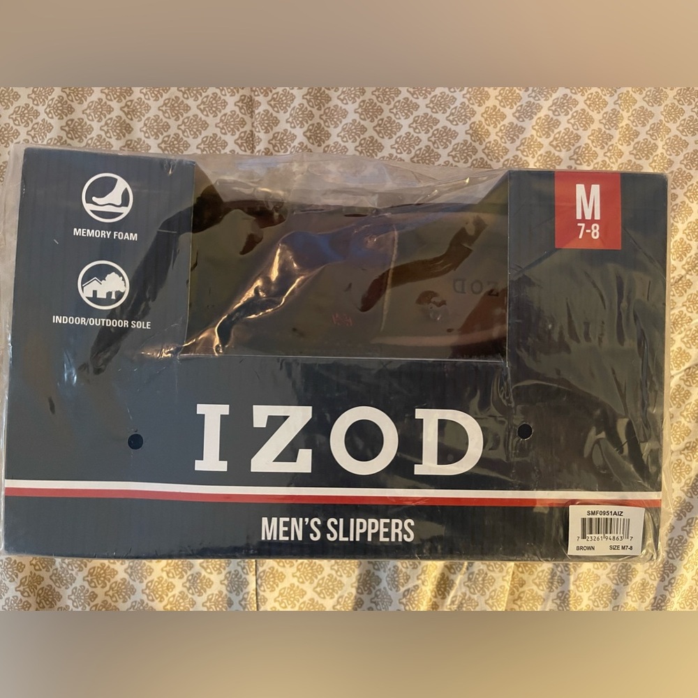 IZOD BRAND NEW SLIPPERS